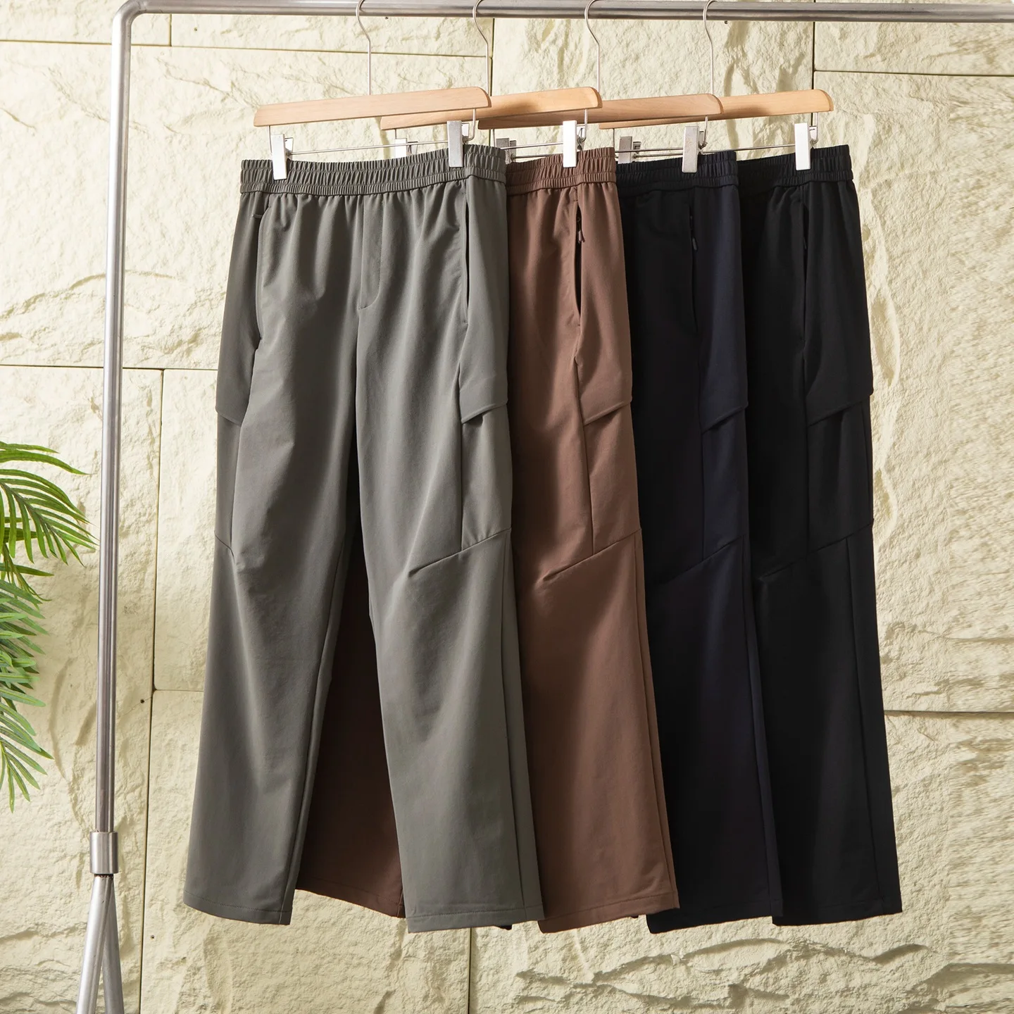 Men's Wind Resistant Water Repellent Softshell Pants Stretch Nylon Casual Outdoor Hiking Trousers for Spring Autumn Training