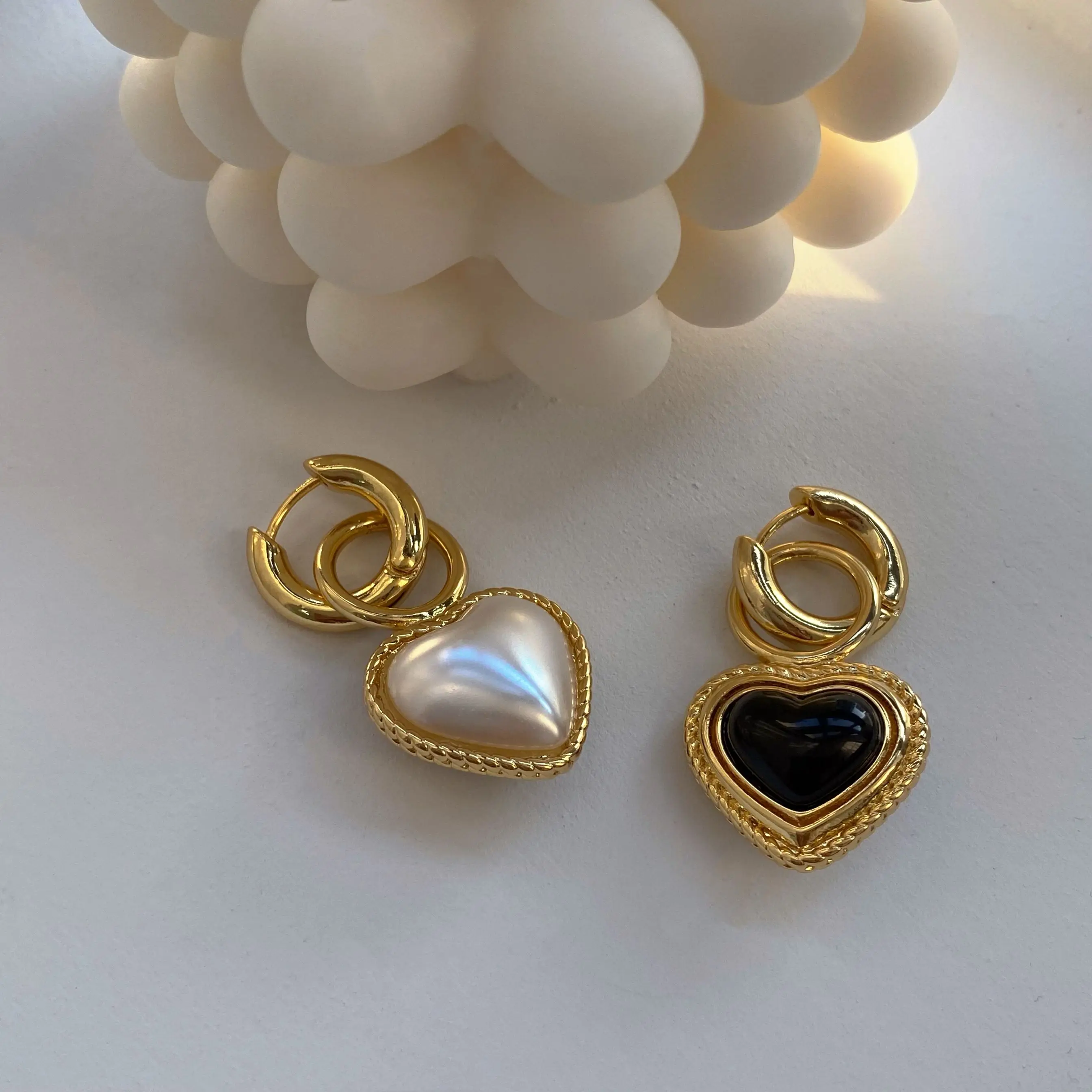 

Латунные серьги с двойными боковыми сердечками 18K в стиле панк