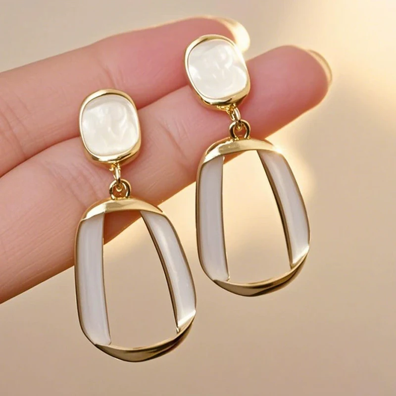 Hollow Out Square Dangle Earrings for Women Simple Metal Twist Enamel Oil Geometry Drop Earrings Party White Wine Red Jewelry