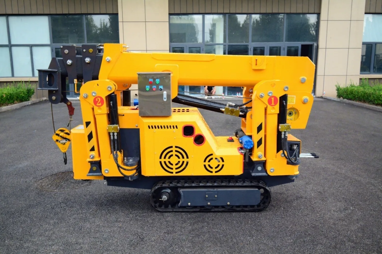 5t Tracked Spider Crane for Tree Transplantation Landscaping Heavy Log Lifting Uneven Terrain