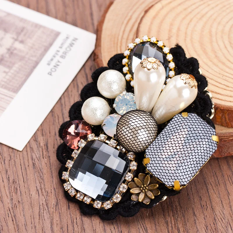 Vintage Women Girls Crystal Pearl Badges Brooch Elegant Flower Rhinestone Classic Brooches Pins Exquisite Wedding Party Pin Gift