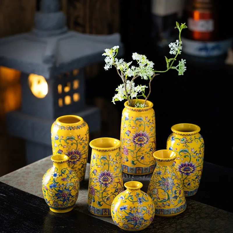 

Small Ceramic Vase, Elegant Retro Chinese Painting Porcelain Glaze Decorative Vase, Suitable for Offices and Homes