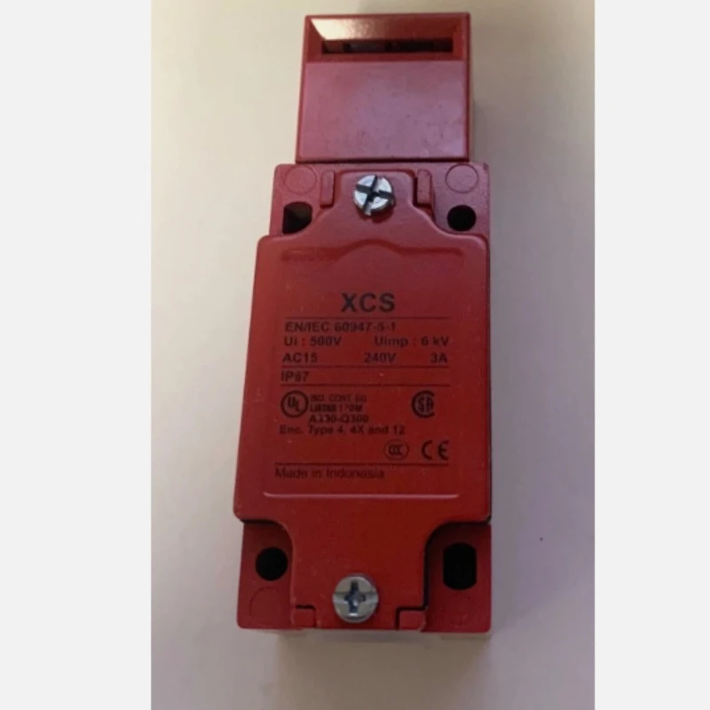

Brand New Original XCSA701 Safety switches metal 2NC 1NO slow break 1entry tapped Pg13 Fast delivery