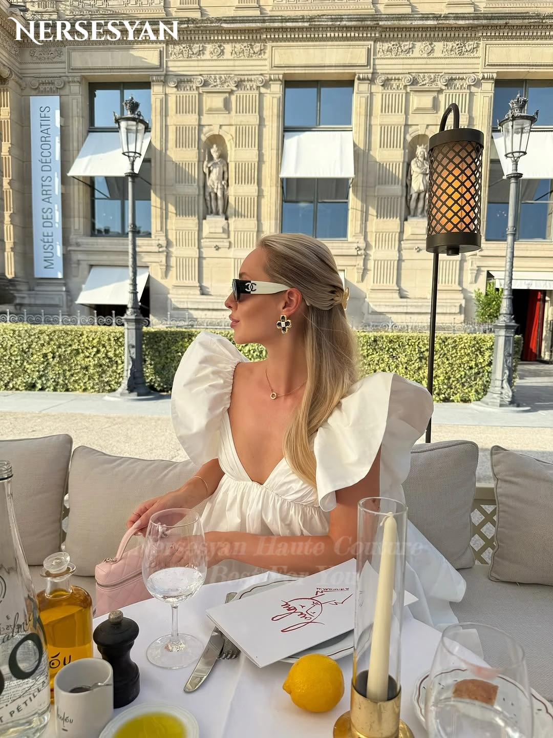 Nersesyan élégant Satin robes de bal col en V sans manches Mini robe d'invité robes de fête d'anniversaire 2025 robe d'été femme personnalisé