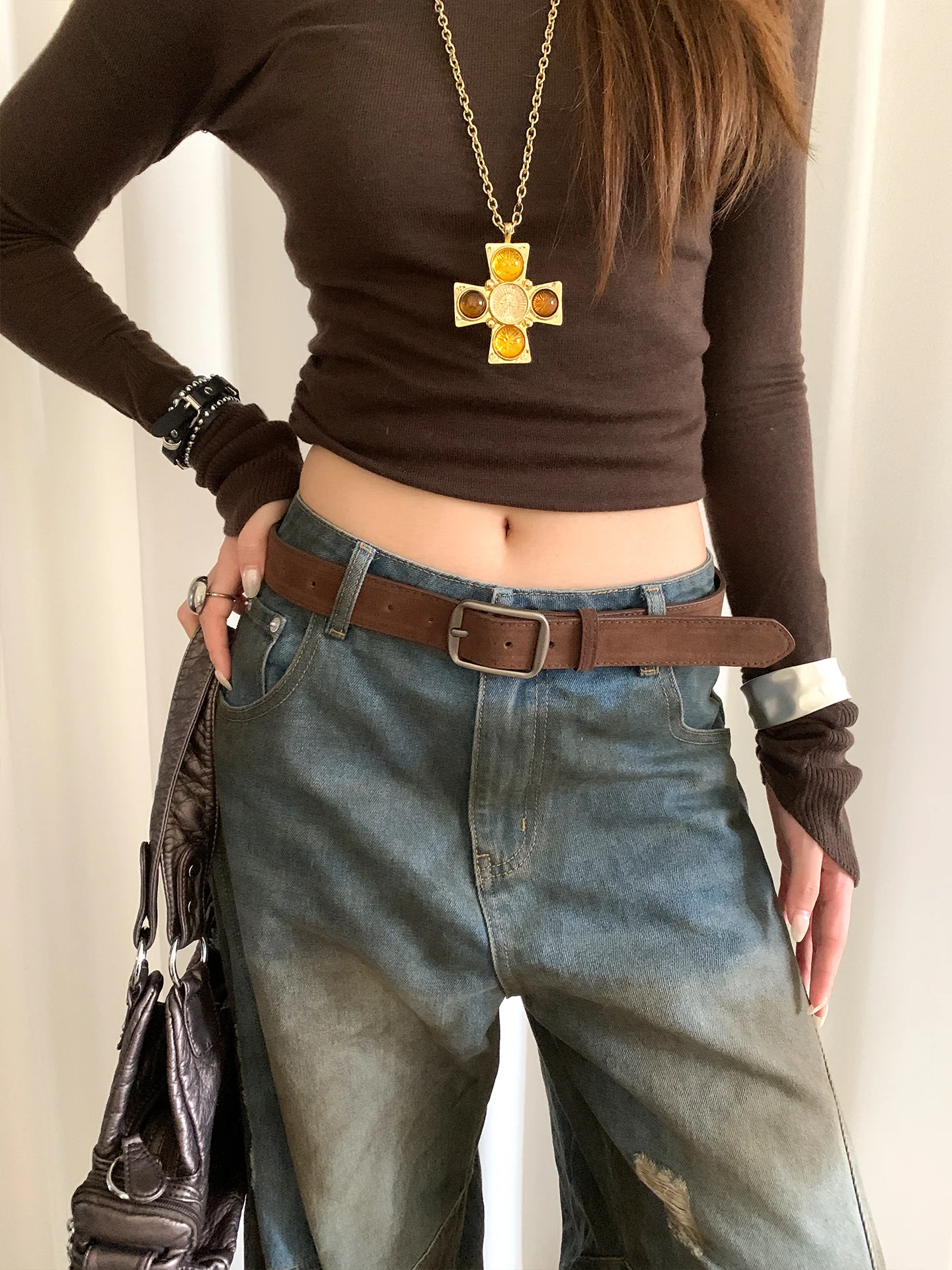 

Корейская версия бархатного коричневого ремня в стиле ретро для женщин. Маленькое количество юбок и джинсовых ремней с элитным ощущением.