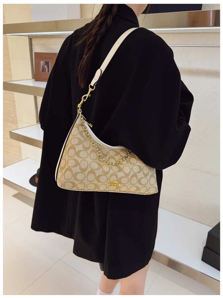 

Модная легкая сумка для подгузников, не добавляющая дополнительного веса, даже при полной загрузке необходимыми вещами для малыша.