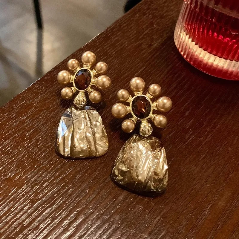 

Vintage court style sunflower pearl temperament niche earrings