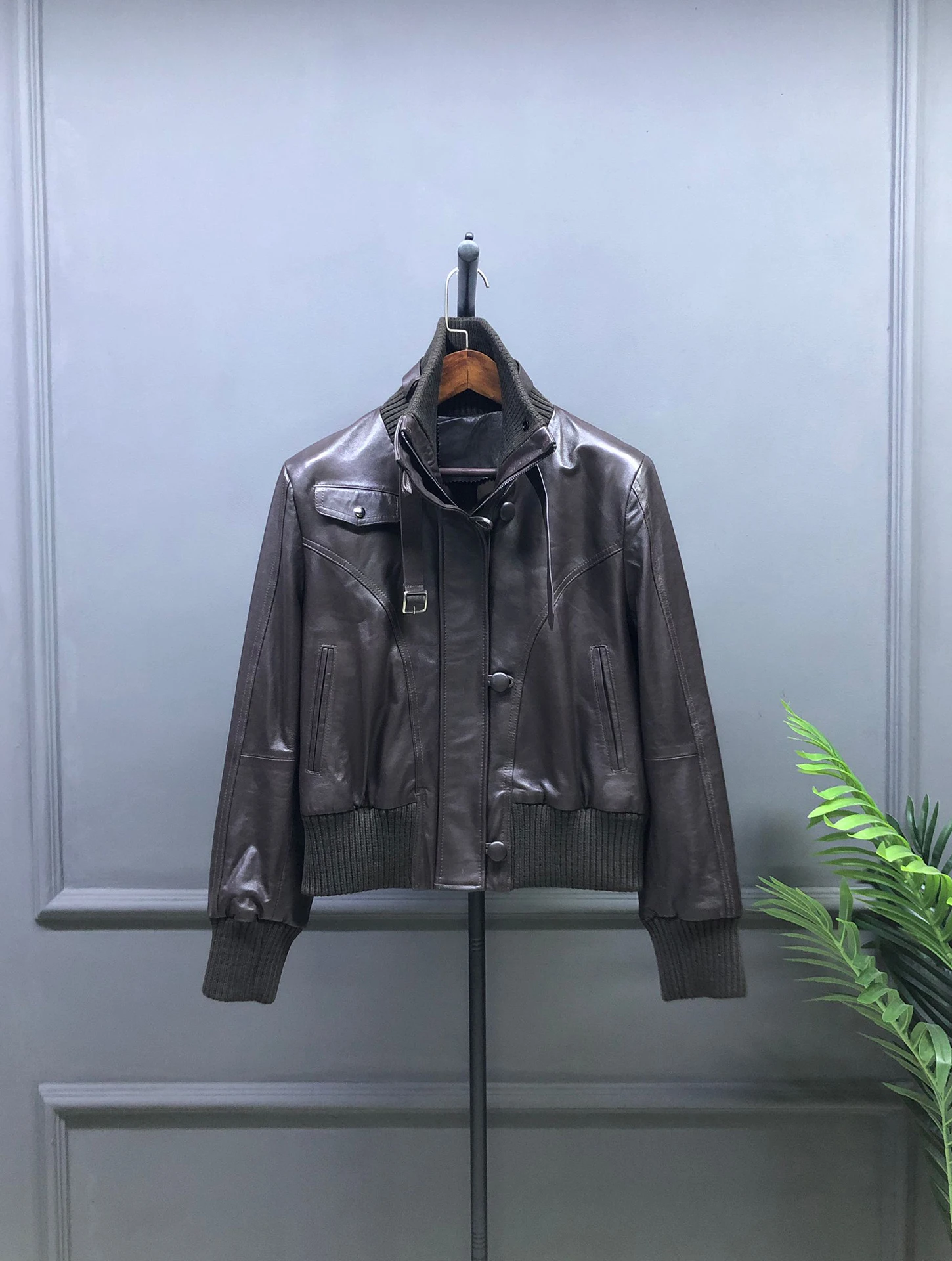 

Кожаное джато из овчины, женское модное байкерское пальто с вязаным воротником, верхний слой из воловьей кожи, масляный воск, воротник-стойка, длинная застежка-молния...