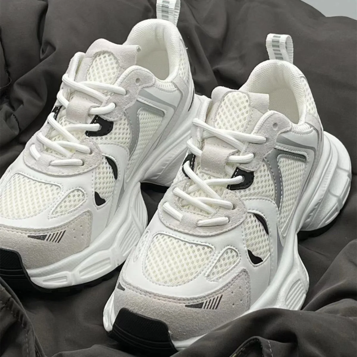 

New fashionable and trendy, versatile street style shoes for petite height increase, thick-soled, lightweight dad shoes