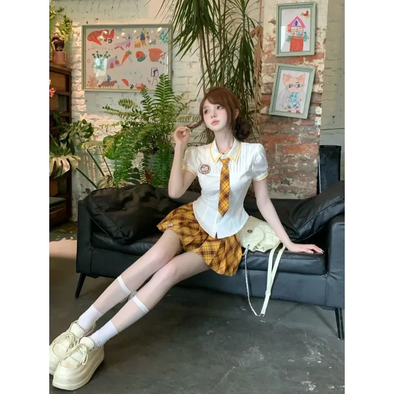 

Летний наряд в академическом стиле 2025 года для женщин, мятая блузка во французском стиле с декорированием талии, облегающая двухсекционная блузка