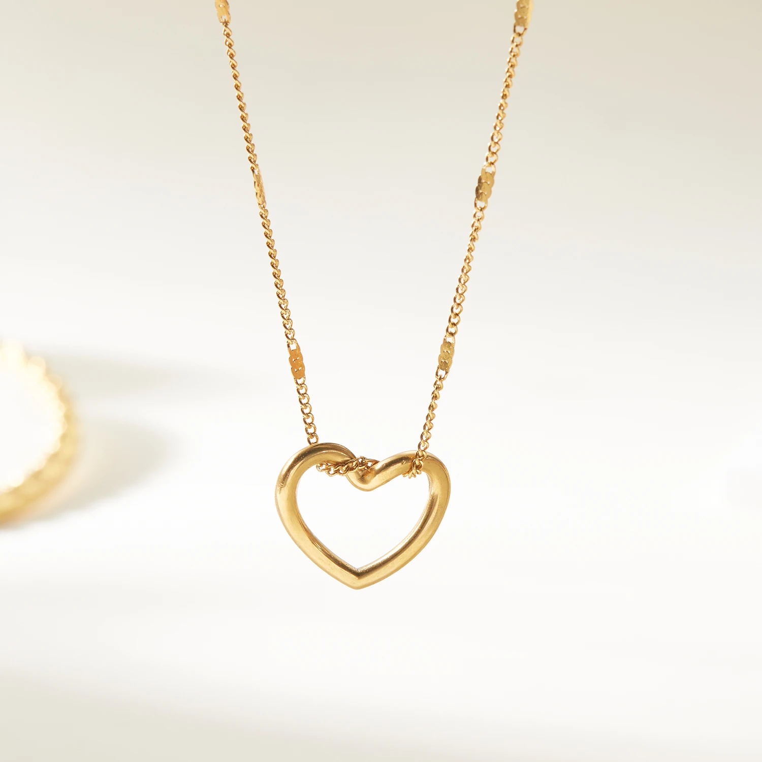 Edelstahl Glänzende Zirkon Rote Erdbeer-Halskette für Frauen Niedliche Romantische Herz-Halskette Luxuriöses Freundschaftsschmuck-Geschenk – Detail 12
