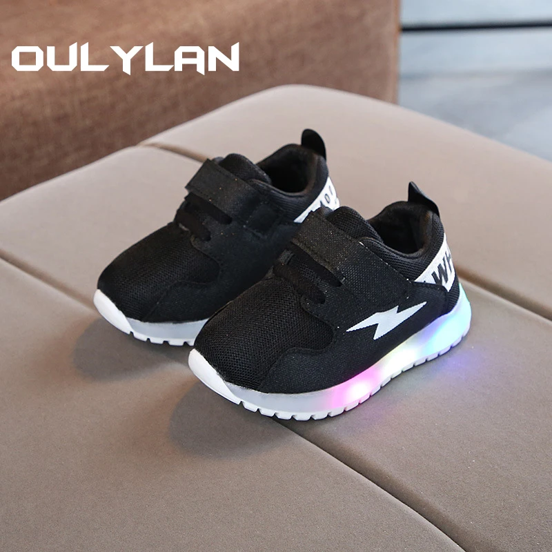 Buty dziecięce z lampkami LED 1-7-letnie dziecięce buty sportowe wiosenne lekkie świecące siateczki chłopięce buty sportowe typu Sneakers dziewczynek