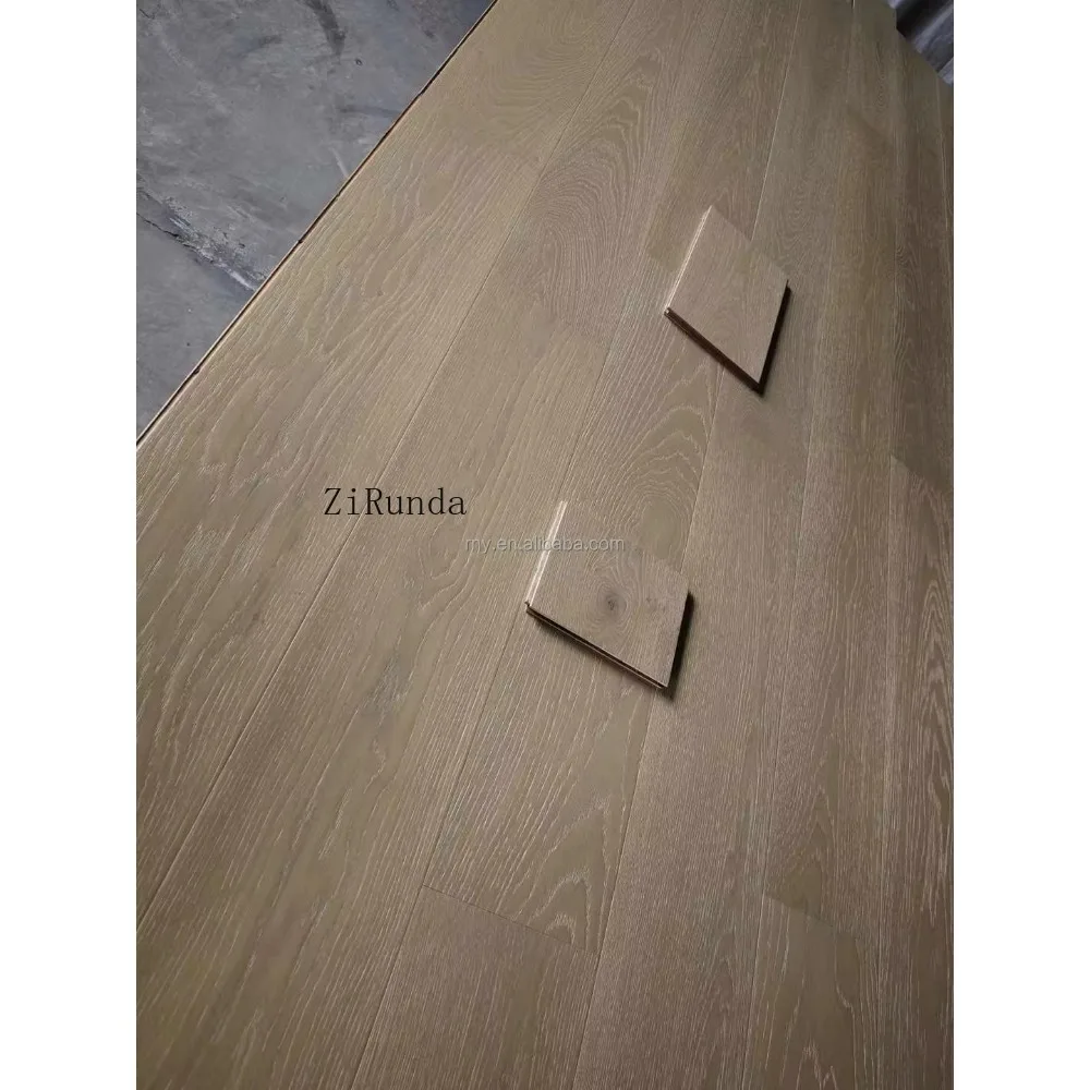 Versión personalizada del piso de roble multicapa cepillado de alta calidad.