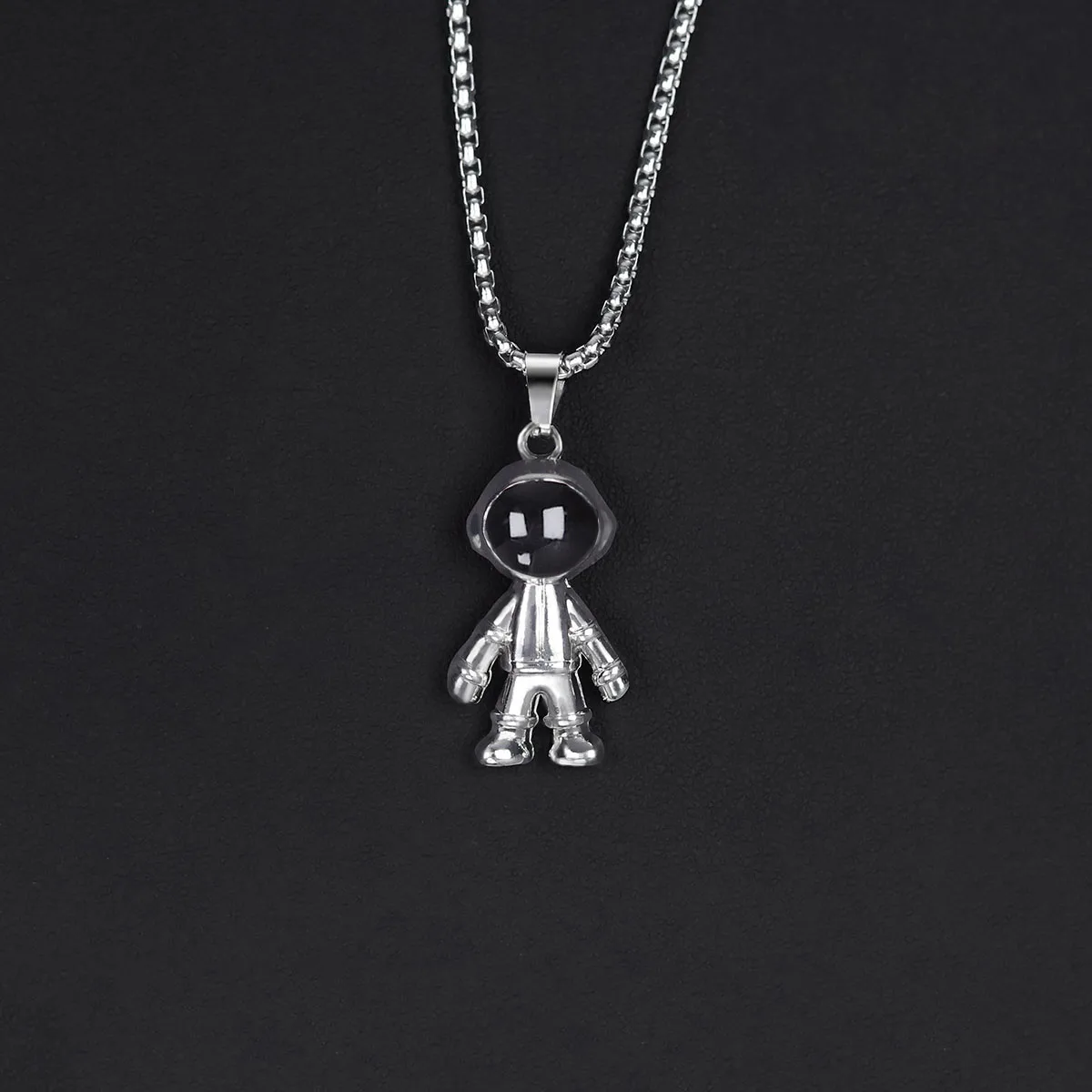 Vintage Astronauts Magnetic Pendants Couple Necklaces For Women Men Trendy Retro Astronaut Chasing Star Necklace Fashion Jewelry