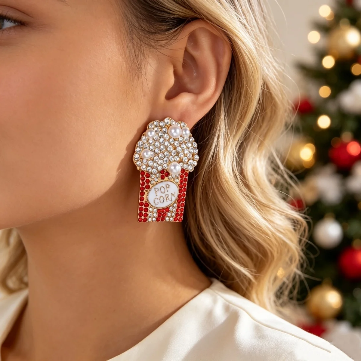 Weihnachtliche rote Strass-Ohrringe mit simulierten Perlen in Popcorn-Form für Damen, kreative Weihnachts-Popcorn-Ohrringe, Neujahrsparty-Schmuck. – Detail 10