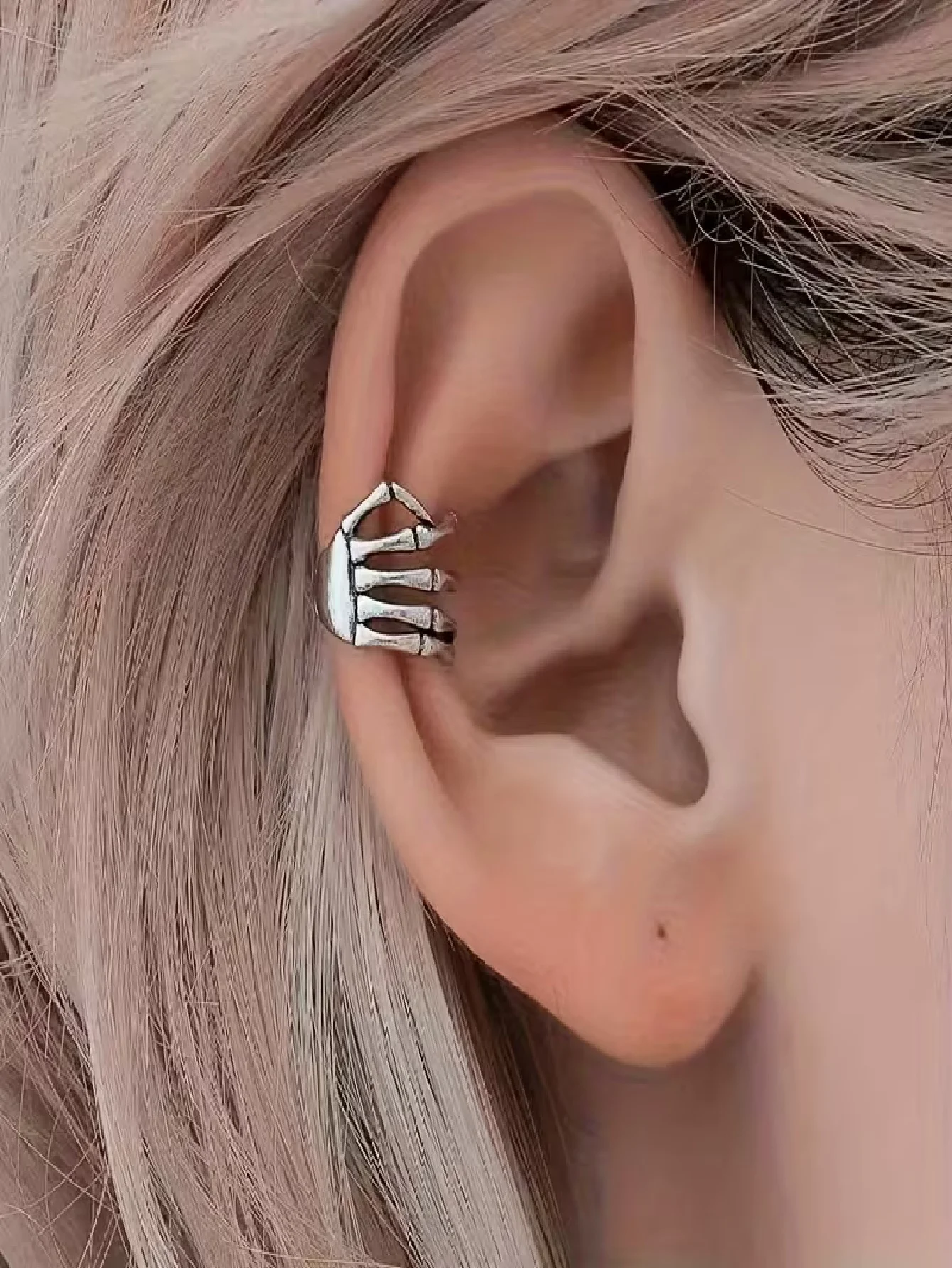 A European and American Fashion Retro Halloween Ear Clip with a Unique Design for Non-Pierced Ears