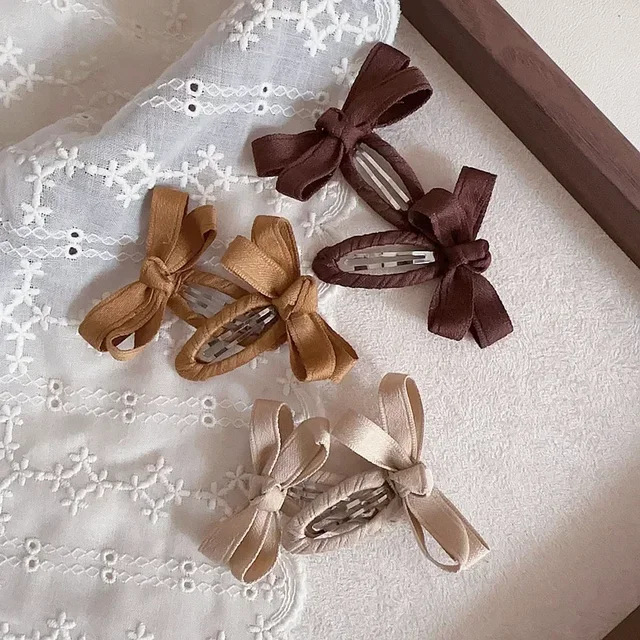 2 sztuki / zestaw Elegancka spinka do włosów dla niemowląt księżniczki Beżowy kolor kawy Styl liścia Bang Side Clip Bawełniany pasek Kokarda Akcesoria do włosów dla maluchów