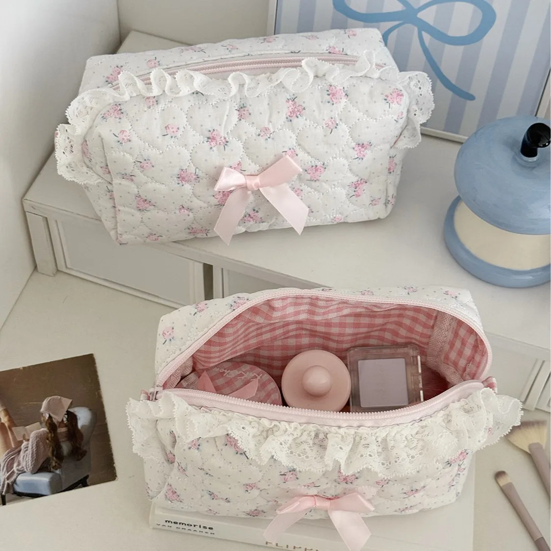 

Large-capacity Lace-edged Decoration Cosmetics Storage Bag with Pink Rose Print Сумка Женская