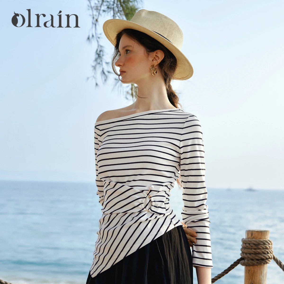 

OLrain Black White Striped T-Shirt 2026 Spring Women's French Style Asymmetric Shoulder Long Sleeve Knit Top Woman O58CT003123