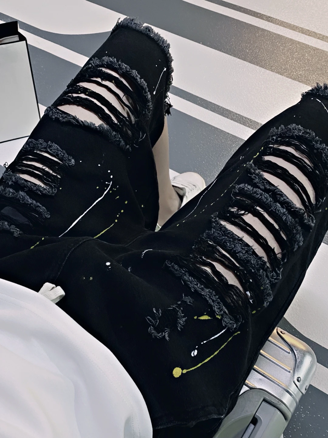 2025 New Summer Korean Version Fashion Ripped Casual Shorts for Men Loose Thin Cool Breathable Stylish Youth Trendy Shorts