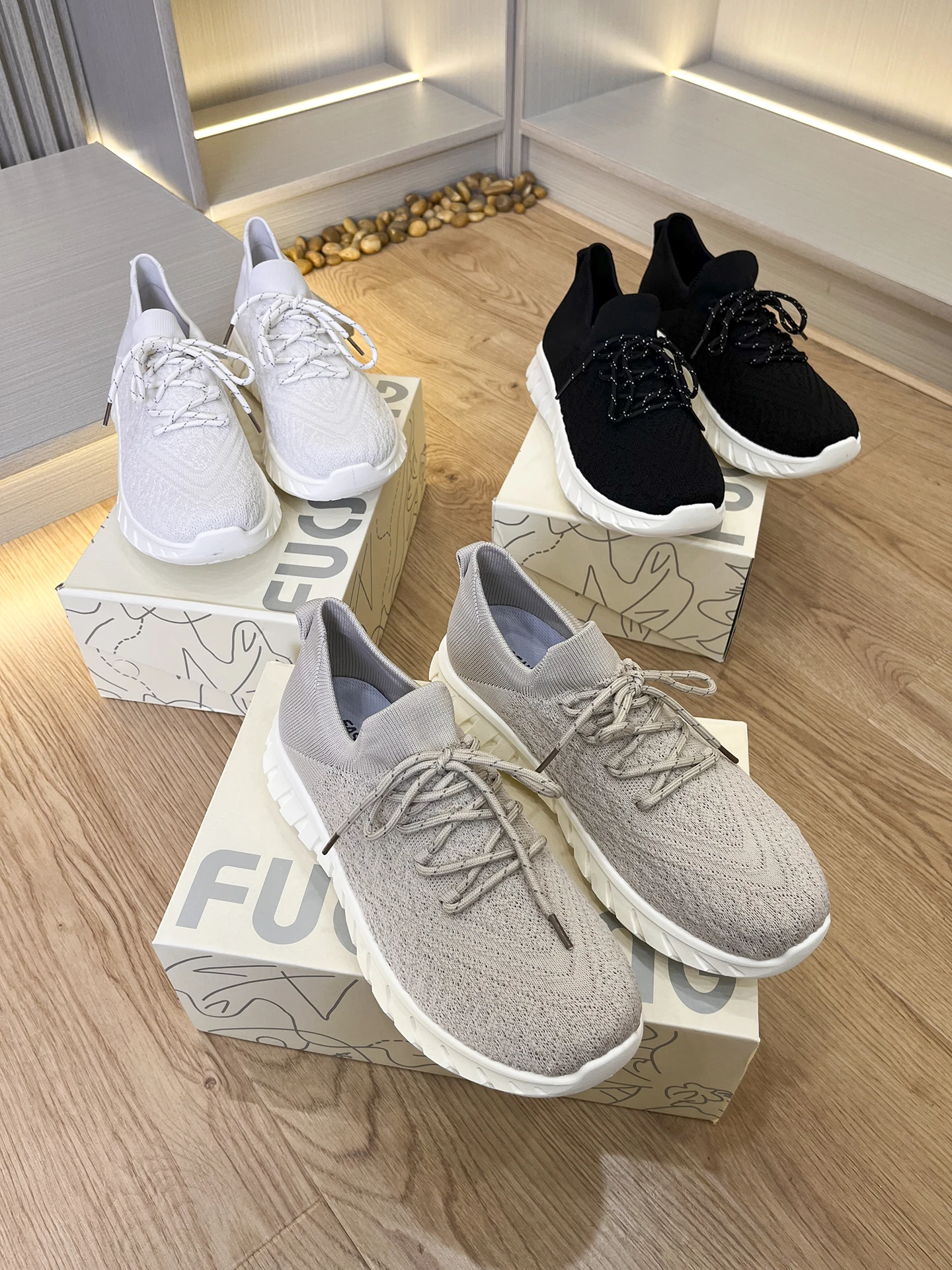 

Unisex Ultra-Light Running Shoes Knitted Upper PVC Outsole Casual Sports Shoes Breathable round Toe Plain Color