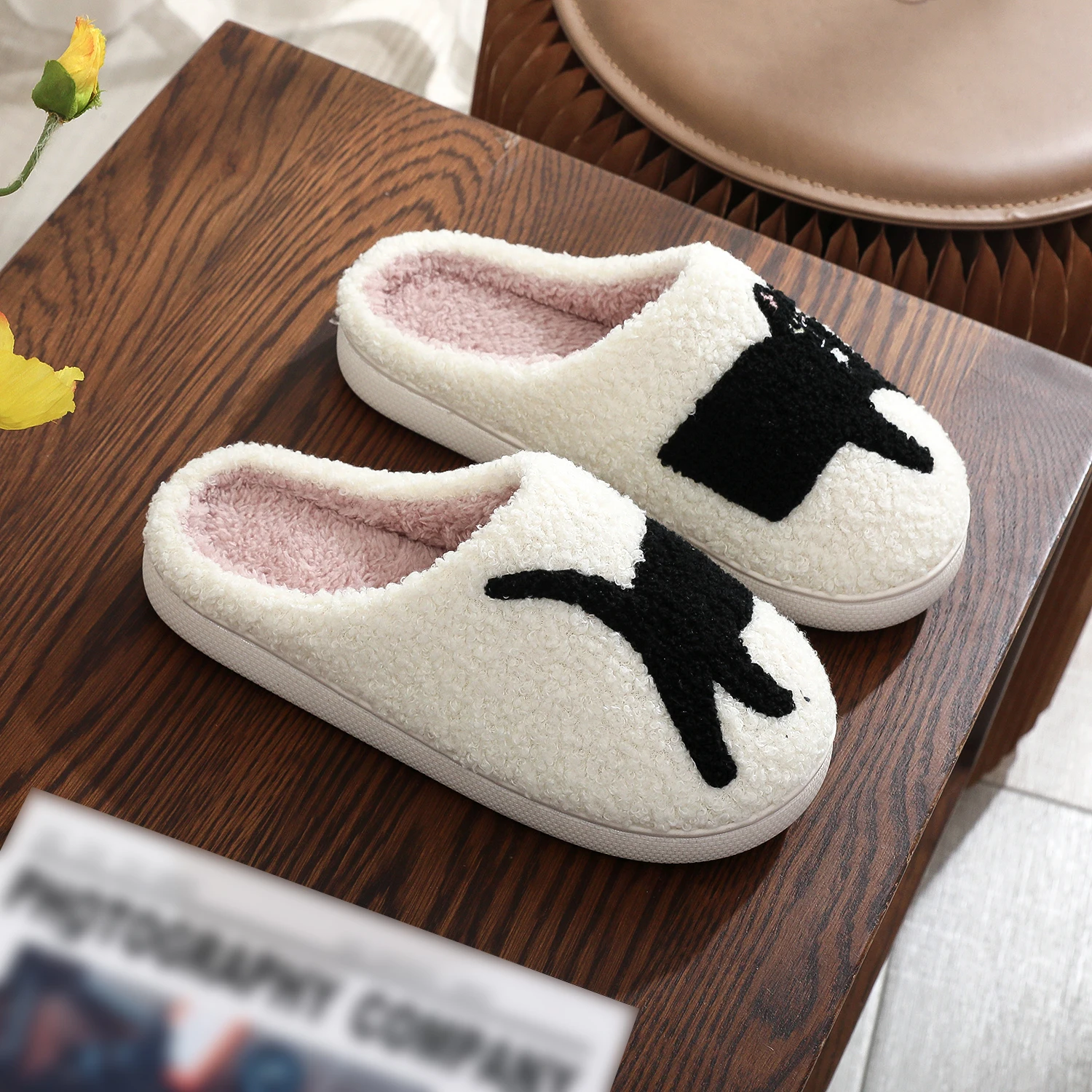 Zapatillas de interior antideslizantes con patrón de gato negro, bordado fino, relleno, plataforma para el hogar, lana acogedora, pantuflas de algodón, Regalo para mamá