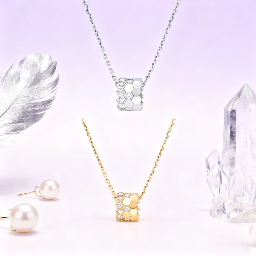 

Fashion Jewelry Bee Charm Necklace Pendant Exquisite and Elegant Versatile Jewelry for The Workplace