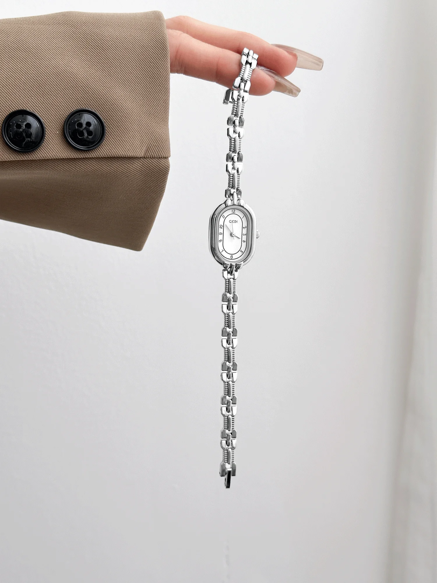 ساعة ذهبية صغيرة للنساء فاخرة خفيفة، ساعة سوار صغيرة ورائعة للنساء، طراز جديد 2025، إكسسوارات ساعات راقية #2