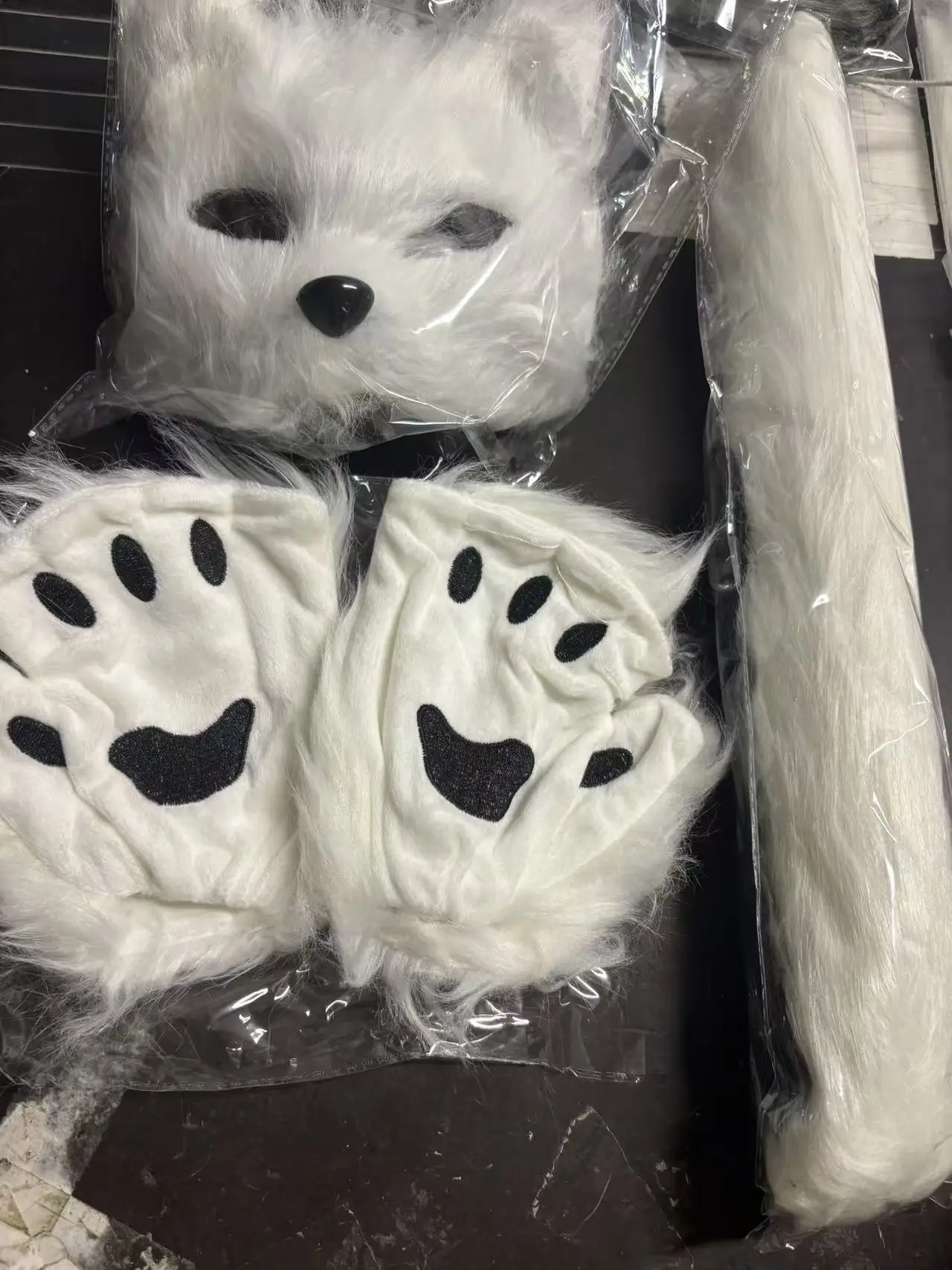 

Fluffy Fur Tail Cat Paws Gloves And Wolf Therian Mask Set For Halloween Cosplay Costume Accessories Mask Sets
