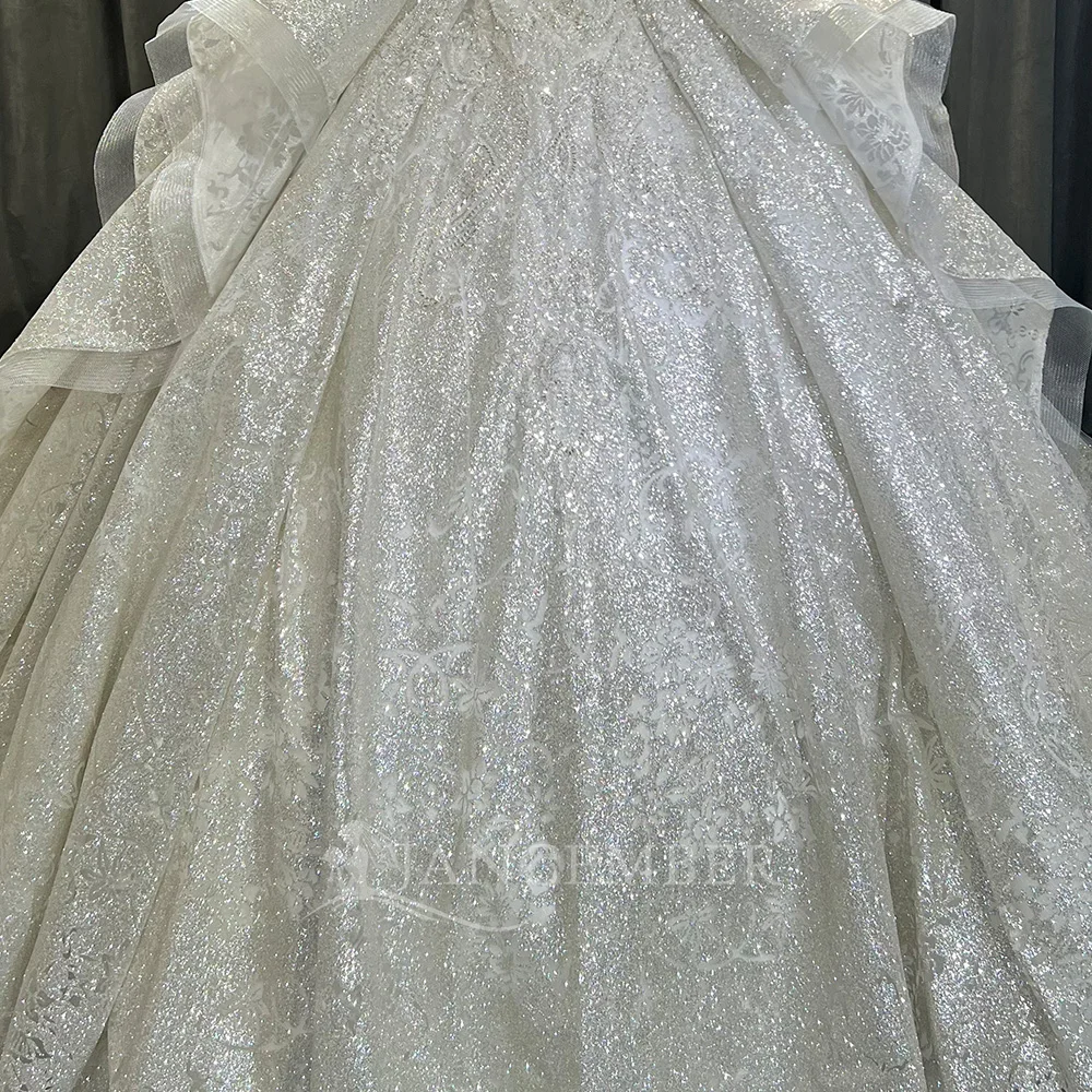 Biała, krótki rękaw, ekskluzywna suknia ślubna z bogatymi zdobieniami i diamentami, luksusowa, szyta na miarę vestidos de novia.