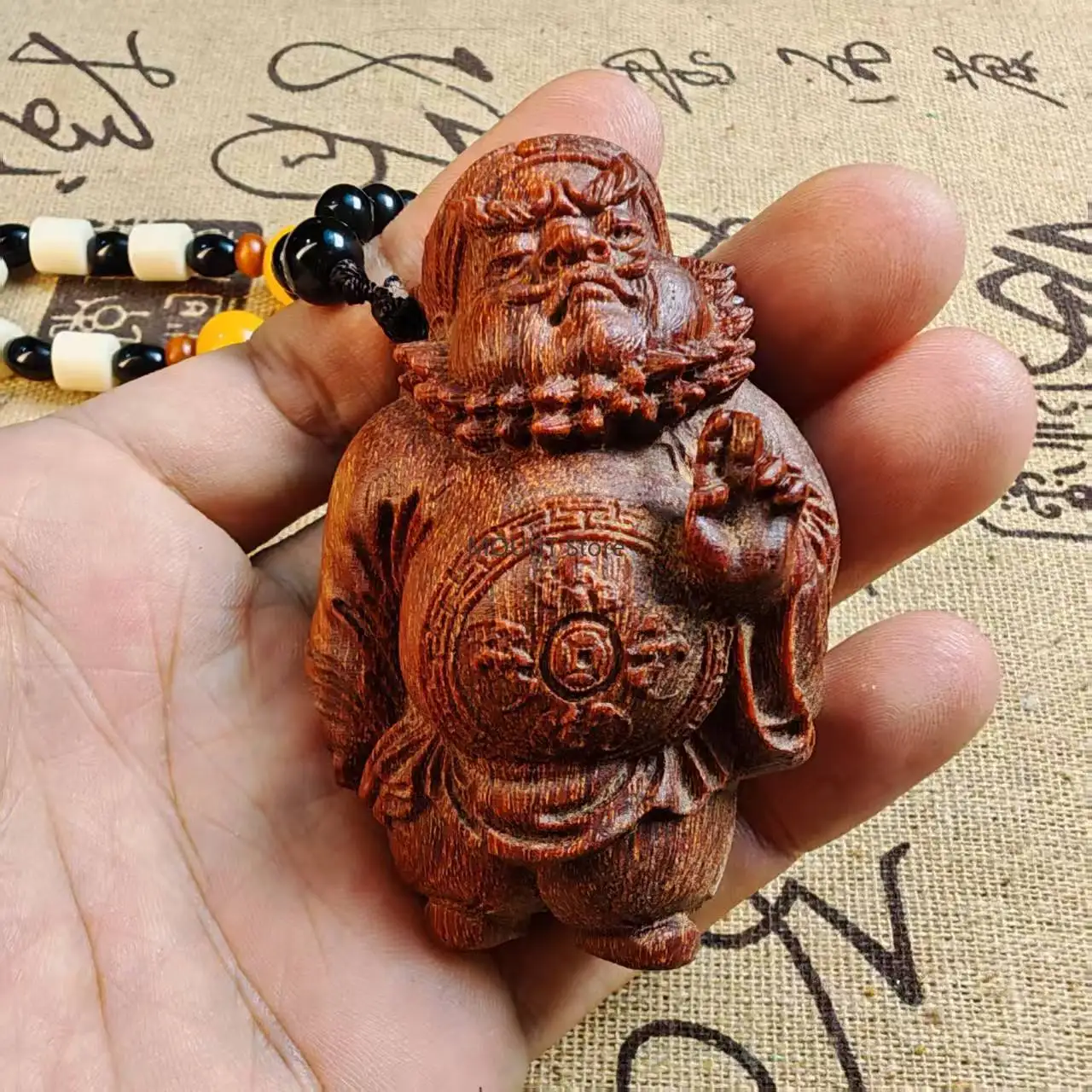 

Agarwood Carved Zhong Kui Handheld Piece Pendant -Wenwan Handheld Artwork Home Decoration Fortune-Bringing Gift