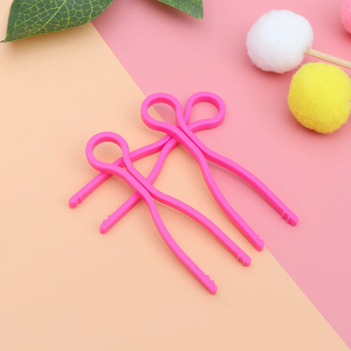 

30Pcs Plastic Bobbin Clips Sewing Thread Roller Wrapped Clamp Fixed Clip Reusable Thread Holder Suitable for Embroidery Pink