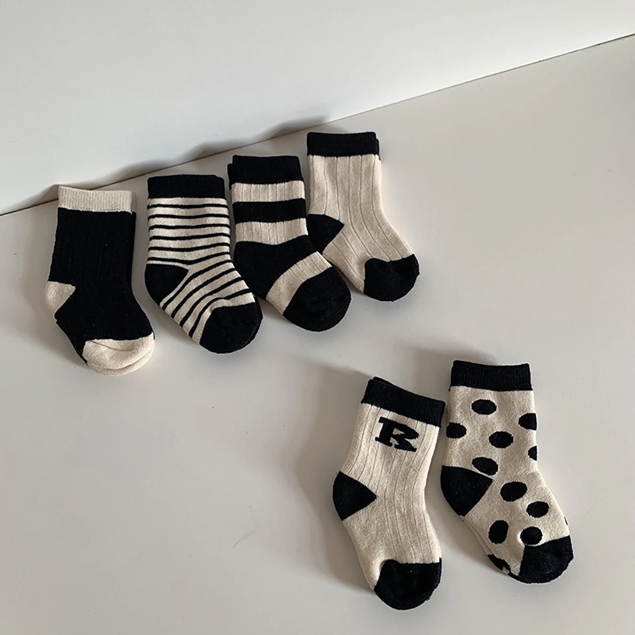 Winter Warm Baby Plush Socks Fleece-Lined Knit Sock Black White Striped Letters Mid-Calf Socks 0-5Year Children Thick Footwear