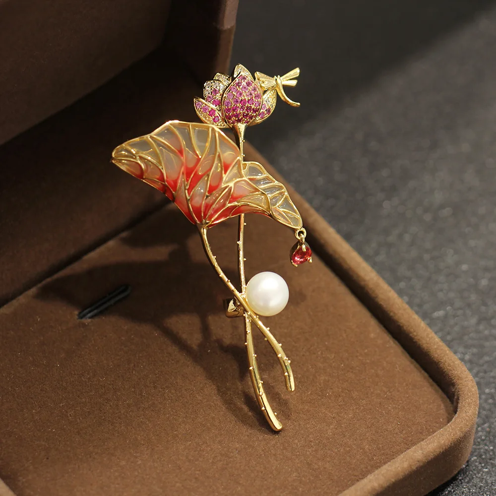 مزاجه اللؤلؤ لوتس زهرة ليف بروش للنساء أنيقة كريستال النبات اليعسوب بروش دبوس الملابس والاكسسوارات الهدايا