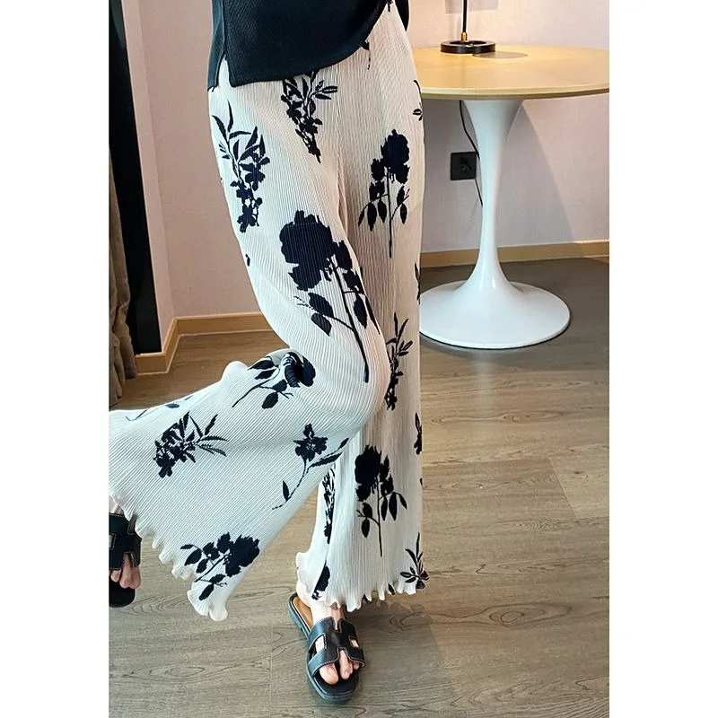 Spodnie damskie na lato 2025 w nowym chińskim stylu, plisowane, uniwersalne, codzienne, luźne, niszowe, proste, z wysokim stanem, wyszczuplające, z szerokimi nogawkami.