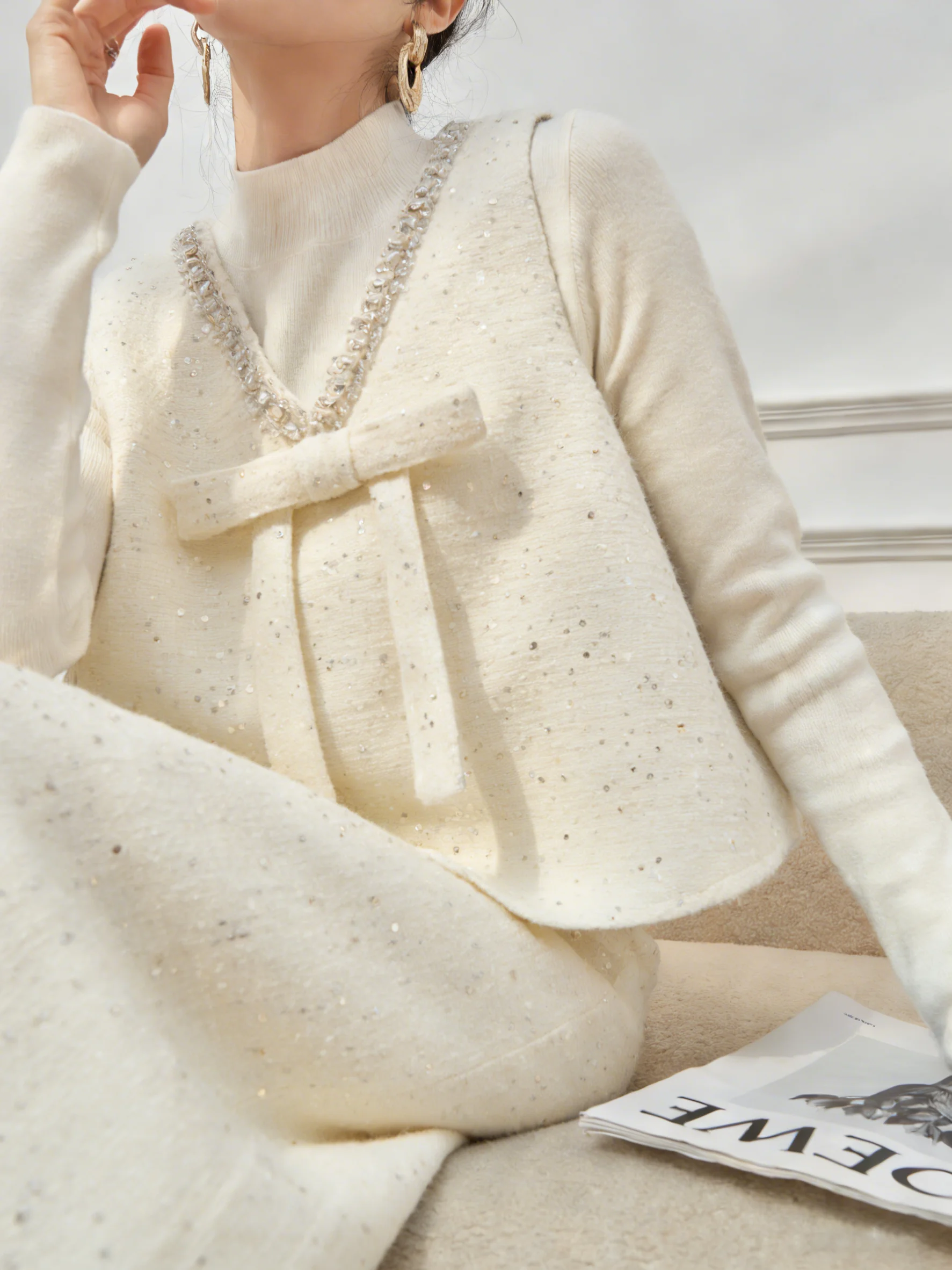 

Комплект из укороченного топа с узлом и юбки для женщин, 2026, очень популярный, зимний, в корейском стиле, модный, из двух предметов, с высокой талией, V-образный вырез