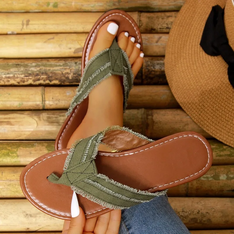 2025 صيف جديد نمط جديد الوجه يتخبط للنساء المألوف شقة سوليد المنسوجة ثونغ أحذية الشاطئ الصنادل لباس خارجي #1