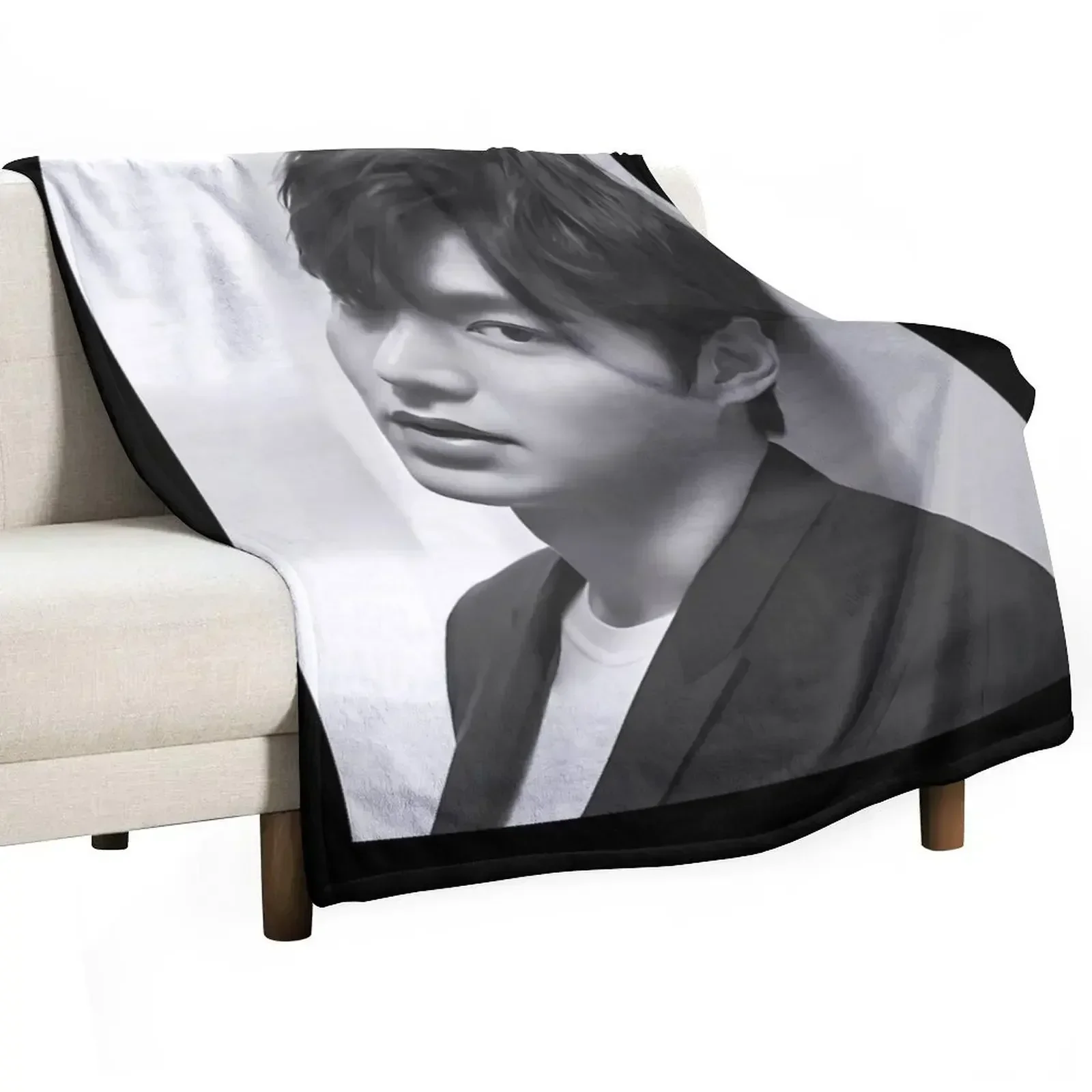 Lee Min Ho - V8 Throw Blanket Thin warm winter funny gift Giant Sofa Blankets