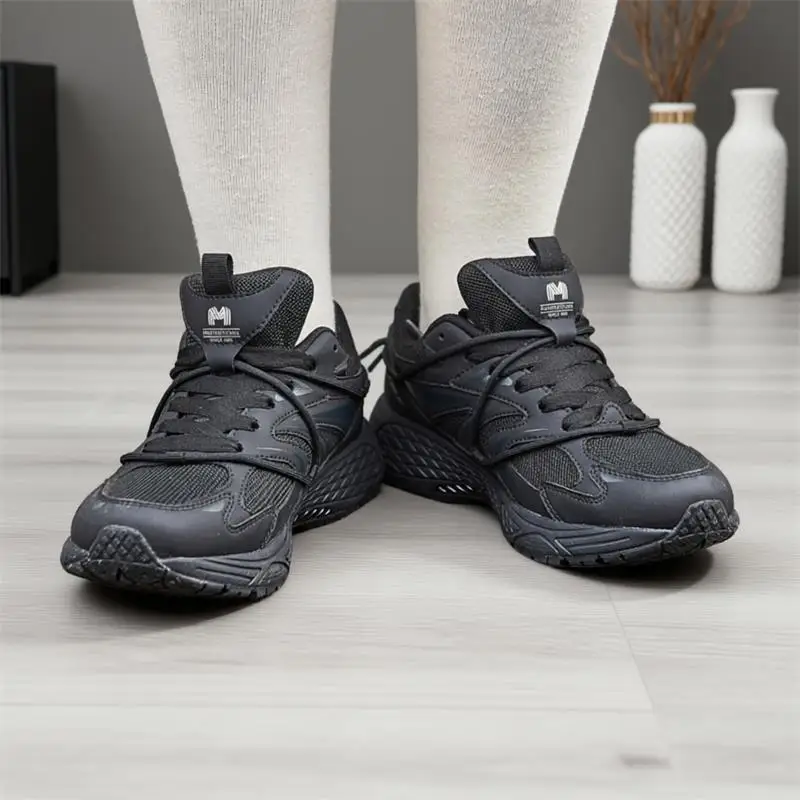 

Cushioned casual sports shoes, chunky - sole design, walk like on cloudsLined Warm