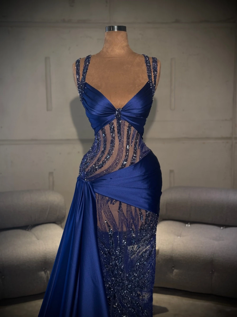 

New Arrival Blue Illusion Beaded Evening Dress Dazzling Crystal V-neck Long Wedding Party Gown Customized Gorgeous Prom Dresses