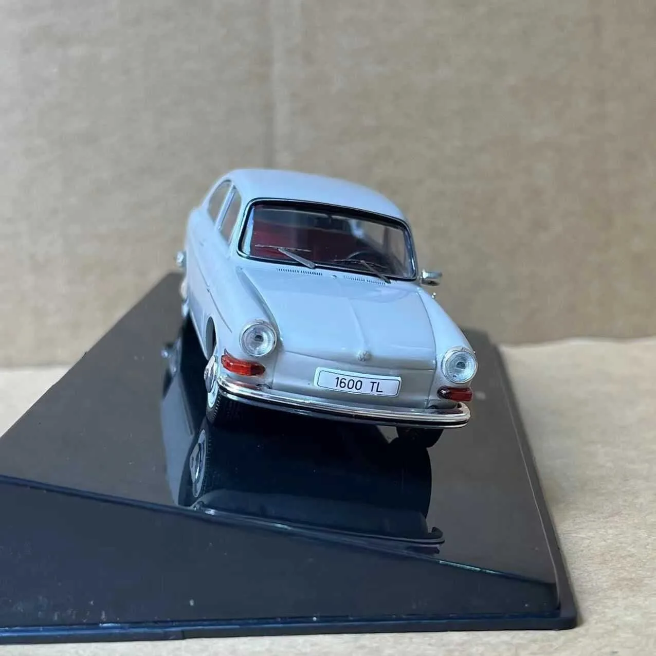 IXO 1/43 Scale 1600 TL 1969 Alloy Car Model Diecast Toys Collection Ornaments Souvenir Toys