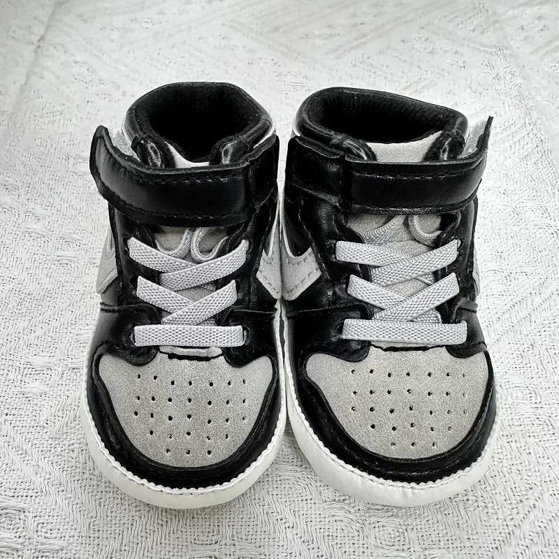 أحذية أطفال للربيع والخريف كلاسيكية عصرية من البولي يوريثان أحذية رياضية عالية الجودة أحذية كرة السلة نعل ناعم أحذية مشي خفيفة الوزن