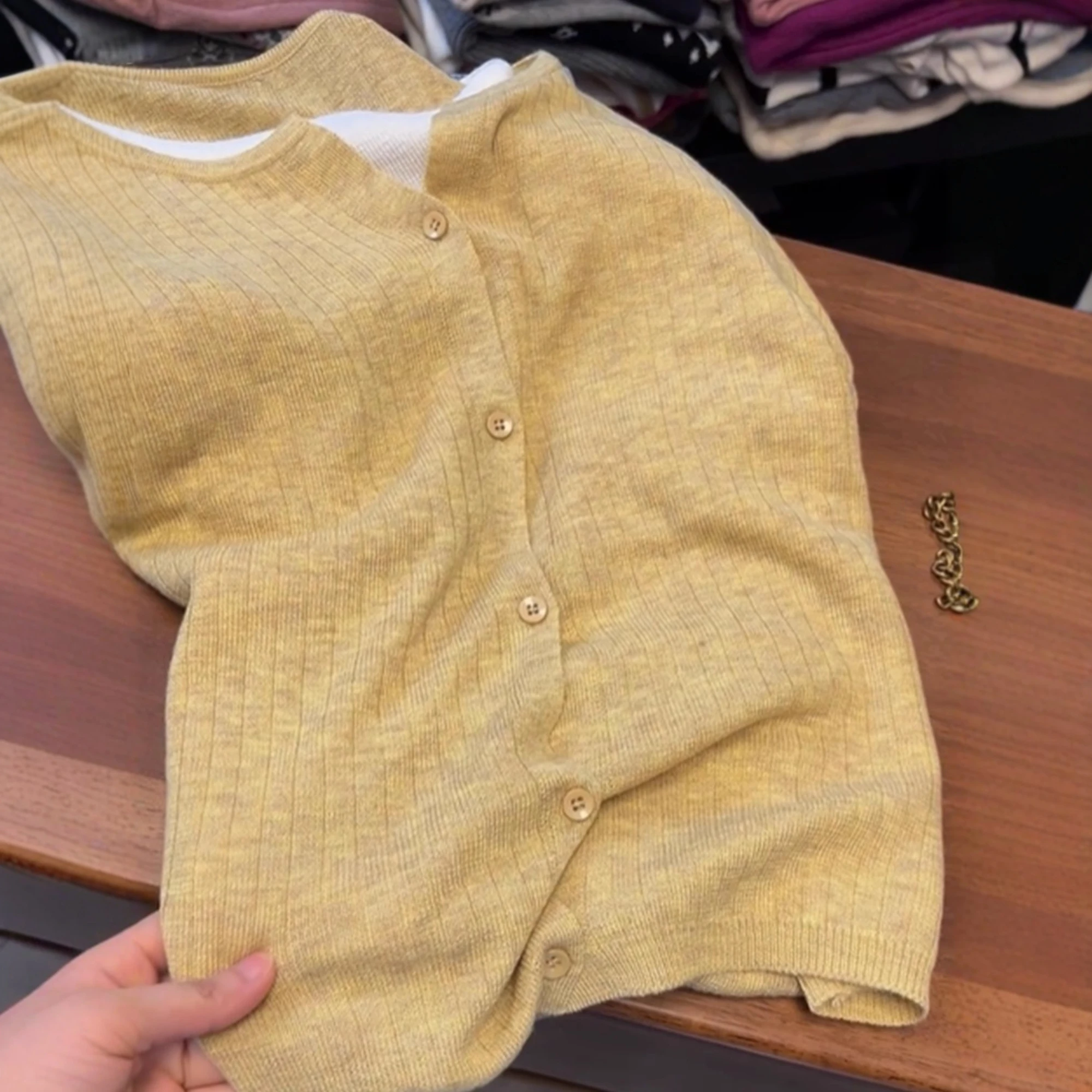 

High-End European Sle Long Sve V-Ne Women's Knitted Sweater Base Layer Fake Two-Piece Casual Loose Fit Soft Glue Fiber