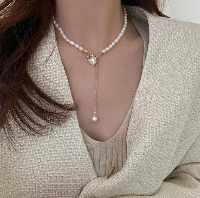 1Pcs Hot Selling Temperament Light Luxury Niche High-Grade Necklace Women's Oil Dropping Love Pearl Vintage Collarbone Chain