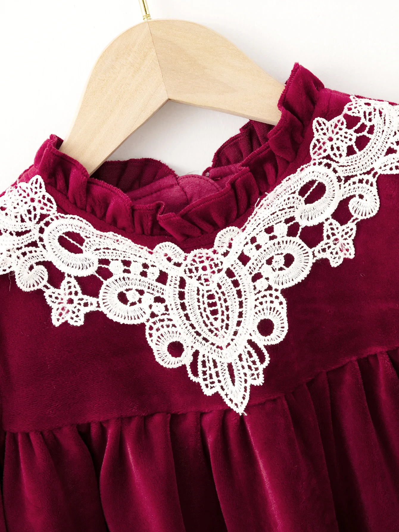Chinese style children girls fall winter play lace lace collar velvet sweet cute foreign air horn long sleeve wine red dress