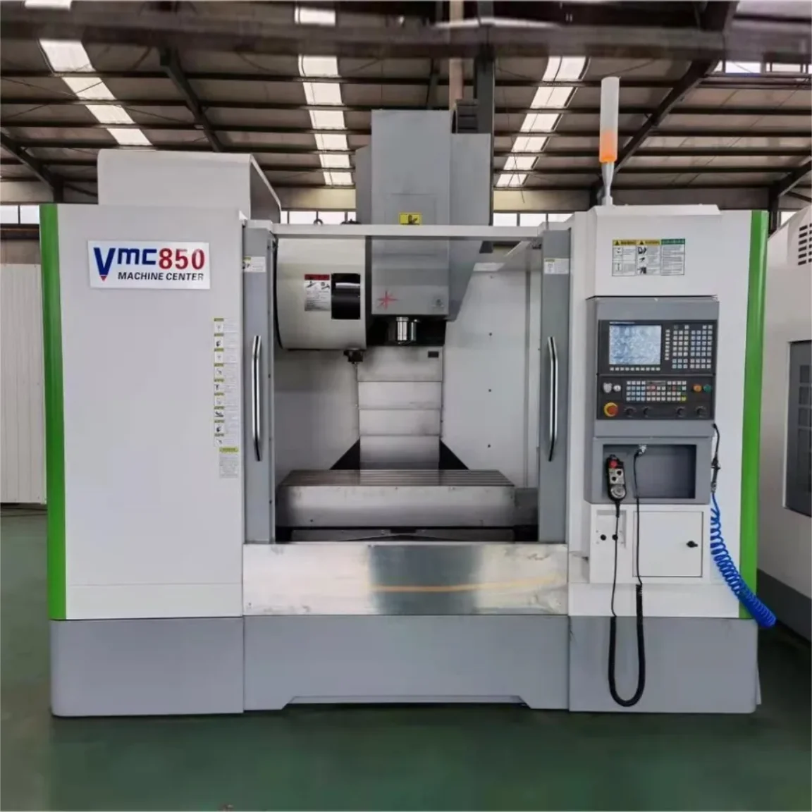 Automatyczna frezarka pionowa Cnc Vmc650 850 o wysokiej dokładności do obróbki metalu