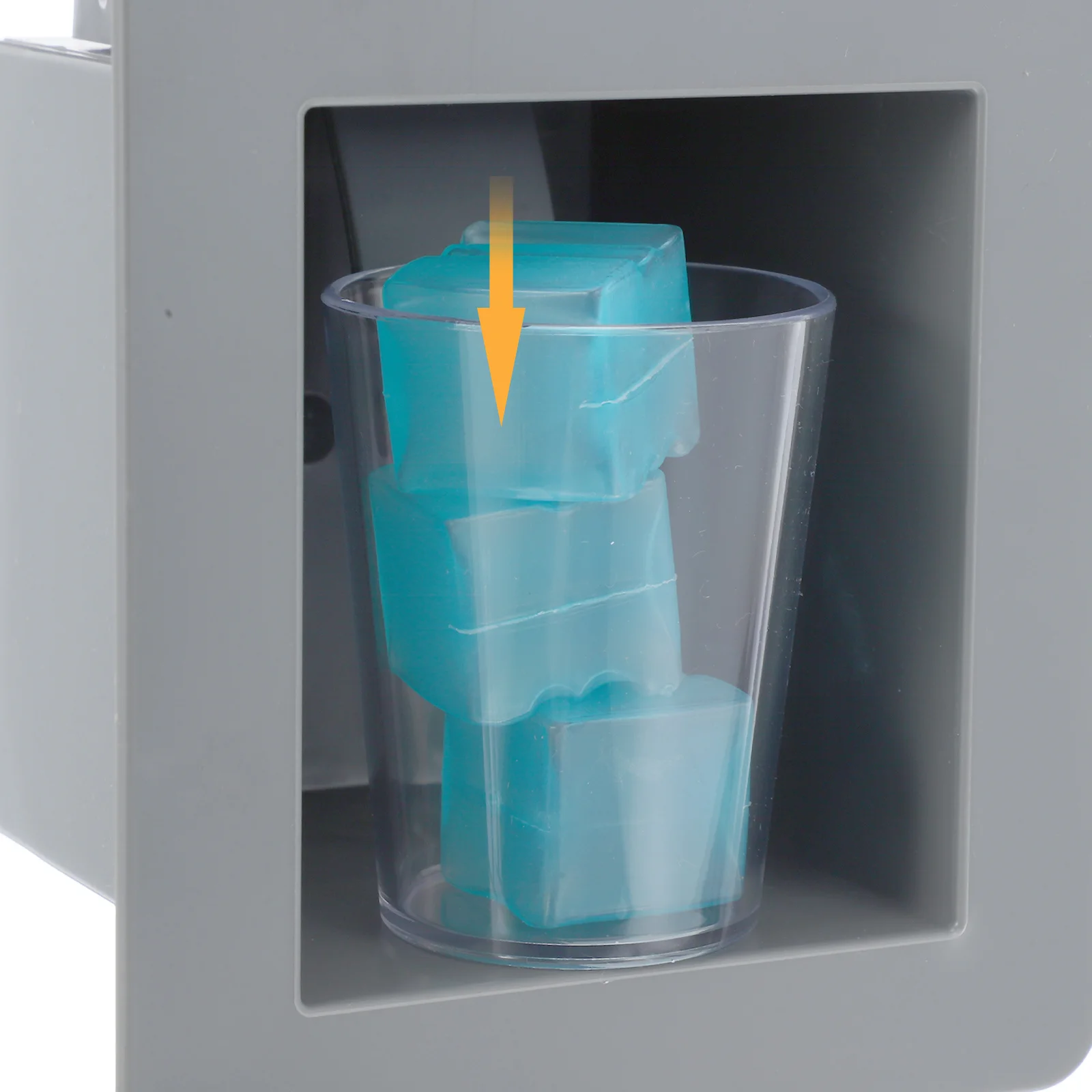 Macchina per il ghiaccio da cucina interattiva per bambini Design grigio realistico con tazze di cubetti di ghiaccio trasparenti Incoraggia il gioco fantasioso della motoria fine