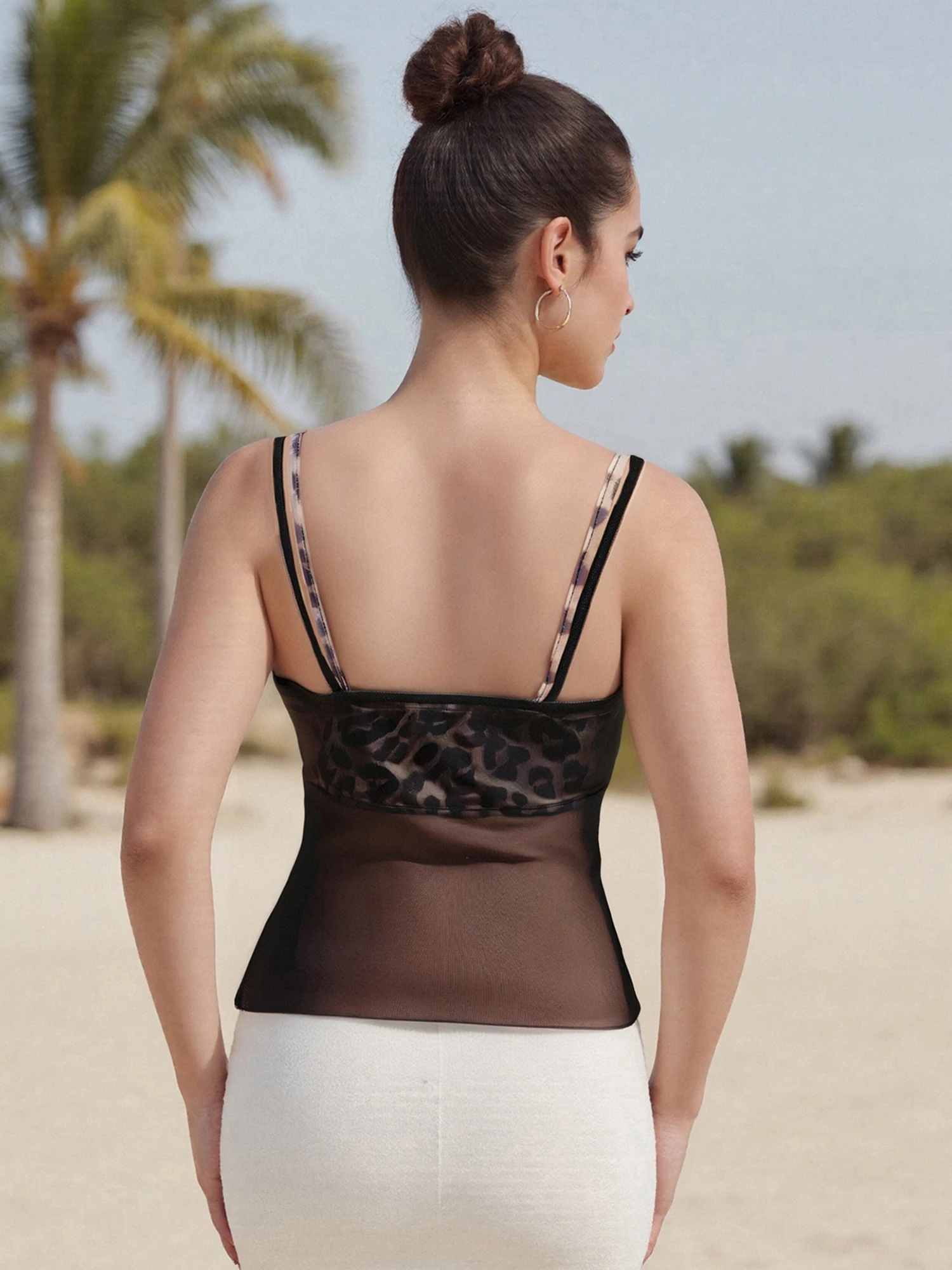 Completo da donna in 2 pezzi con top corto con spalle scoperte e pantaloni a gamba larga a vita alta per le vacanze casual al mare