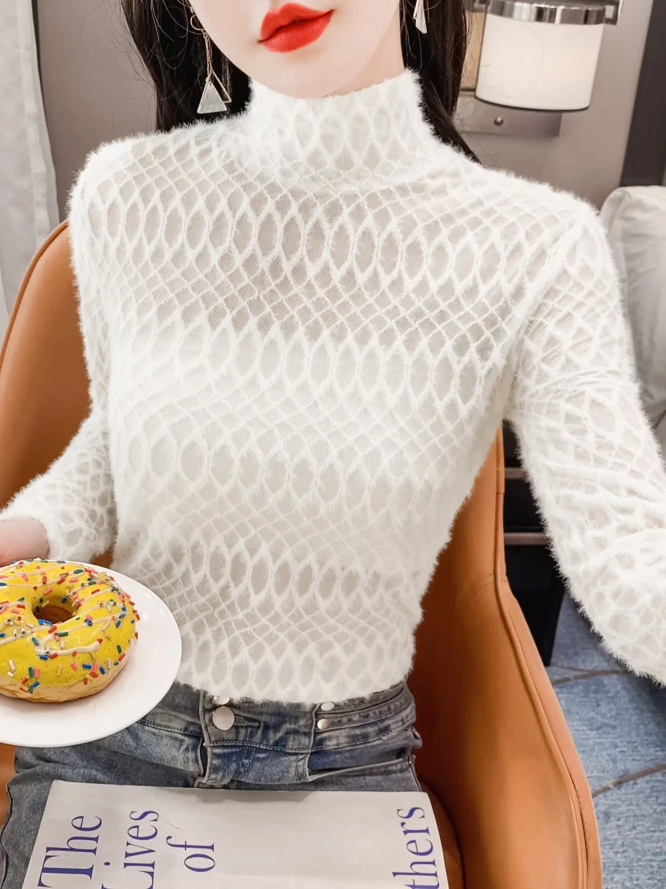 

Новинка осени 2024: Женская облегающая кружевная базовая кофта с вырезами, длинная, из вельвета, французский стиль, с высоким воротником...