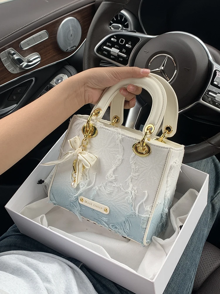 sac-a-bandouliere-degrade-pour-femme-tamatha-elegant-et-tendance-en-cuir-pu-souple-avec-detail-pompon-ideal-pour-un-usage-quotidien